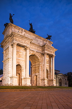 Arch of Peace at night, Piazza Sempione, Milan, Lombardy, Italy, Europe