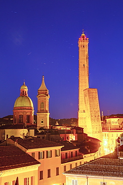 The Asinelli and Garisenda towers in the historic centre of the city of Bologna, UNESCO World Heritage Site, Emilia-Romagna, Italy, Europe