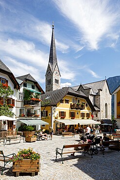 The small town of Hallstatt, on the shores of Hallstatter See, UNESCO World Heritage Site, Salzkammergut, Austria, Europe