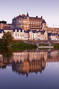 The chateau of Amboise, UNESCO World Heritage Site, reflecting in the waters of the River Loire at the end of the day, Amboise, Indre-et-Loire, Loire Valley, Centre, France, Europe