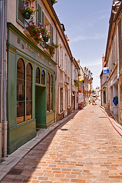 The narrow streets of the winegrowing village of Sancerre, Cher, Centre, France, Europe