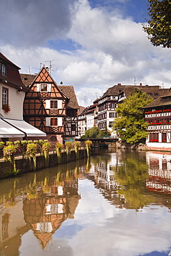 Half timbered houses in La Petite France, Grande Ile, UNESCO World Heritage Site, Strasbourg, Bas-Rhin, Alsace, France, Europe