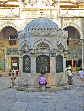 The Yeni Camii (New Mosque), Istanbul, Turkey, Europe, Eurasia