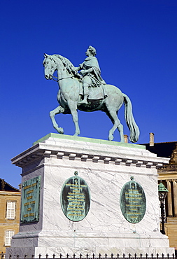 Statue of King Frederick V in Amalienborg Palace courtyard in Copenhagen, Denmark, Scandinavia, Europe