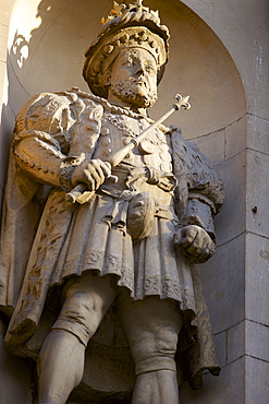 Henry VIII Statue at the Gatehouse of St. Bartholomews Hospital (Bart's) in West Smithfield, London, England, United Kingdom, Europe 