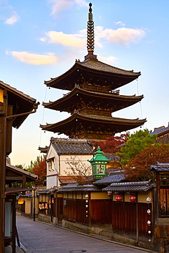 Yasaka Pagoda and Sannen Zaka Street in the morning in Higashiyama, Kyoto, Japan, Asia