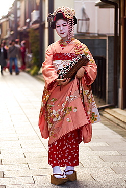 Geisha wearing a kimono in Gion, Kyoto, Japan, Asia