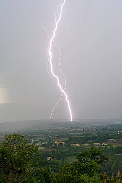 Lightning strikes near Allan, Dr?me, France