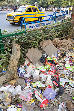 Trash on the streets at the entrance to the Victoria Memorial Hall in Calcutta, Bengal, India.