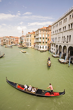 A gondola ride for tourists, Venice, UNESCO World Heritage Site, Veneto, Italy, Europe