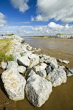 The Breach at Alkborough created in the sea defences to allow sea water to flood agricultural land and create a wetland for wildlife, Humber Estuary, Humberside, England, United Kingdom, Europe