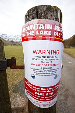 Warning sign at the head of Langdale to warn walkers of the treacherous conditions after four people fell, two of whom died of their injuries, Lake District, Cumbria, England, United Kingdom, Europe