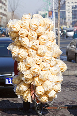 A food seller on the streets of Suihua, Heilongjiang, Northern China, Asia