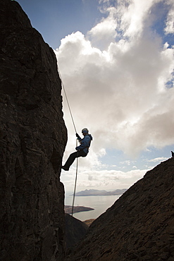 Climber abseiling from the summit of the Inaccessible Pinnacle onto Sgurr Dearg in the Cuillin mountains, Isle of Skye, Scotland, United Kingdom, Europe