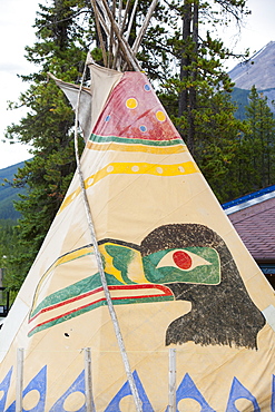 A wigwam at the Wapito Falls tourist attraction on the Icefields Parkway near Jasper, Alberta, Canadian Rockies, Canada, North America