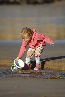 Young girl, Whitesands Beach, St Davids, Pembrokeshire, Wales, UK, Europe