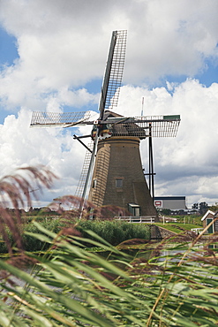 Canal and windmills, Kinderdijk, UNESCO World Heritage Site, South Holland, The Netherlands, Europe 