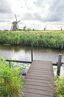 Canal and windmills, Kinderdijk, UNESCO World Heritage Site, South Holland, The Netherlands, Europe 