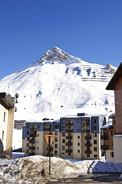 Alpine Ski resort, Tignes-le-Lac, Tignes, Savoie, Rhone-Alpes, French Alps, France, Europe