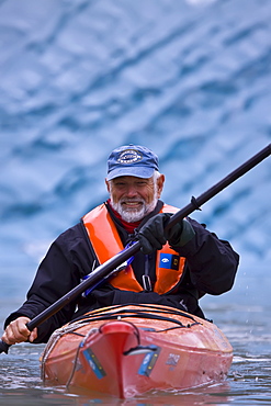 Pete Pedersen from the Lindblad Expeditions ship National Geographic Sea Bird kayaking in Southeast Alaska, USA. No model or property releases available for this image.